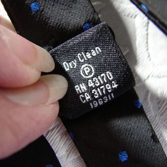 J. Ferrar Adjustable BOWTIE Bow Tie, Black & Blue Polka Dots on Black NWOT - Picture 6 of 8